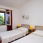 Put V Apartment Trpanj