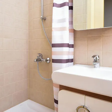 Apartment 2 Bedroom Pet Friendly In Trpanj