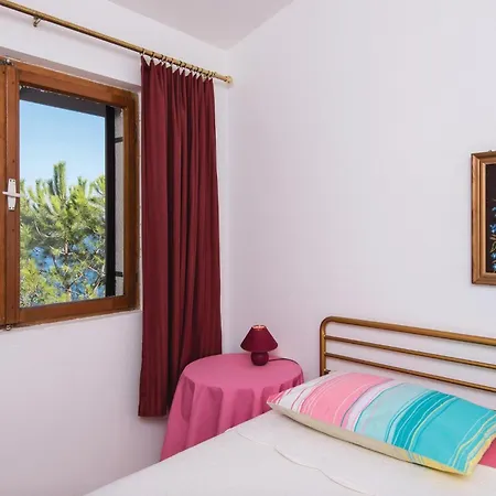 Apartment 2 Bedroom Pet Friendly In Trpanj