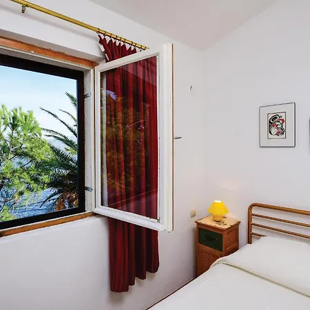 Apartment 2 Bedroom Pet Friendly In Trpanj