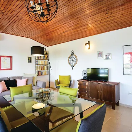 Apartment 2 Bedroom Pet Friendly In